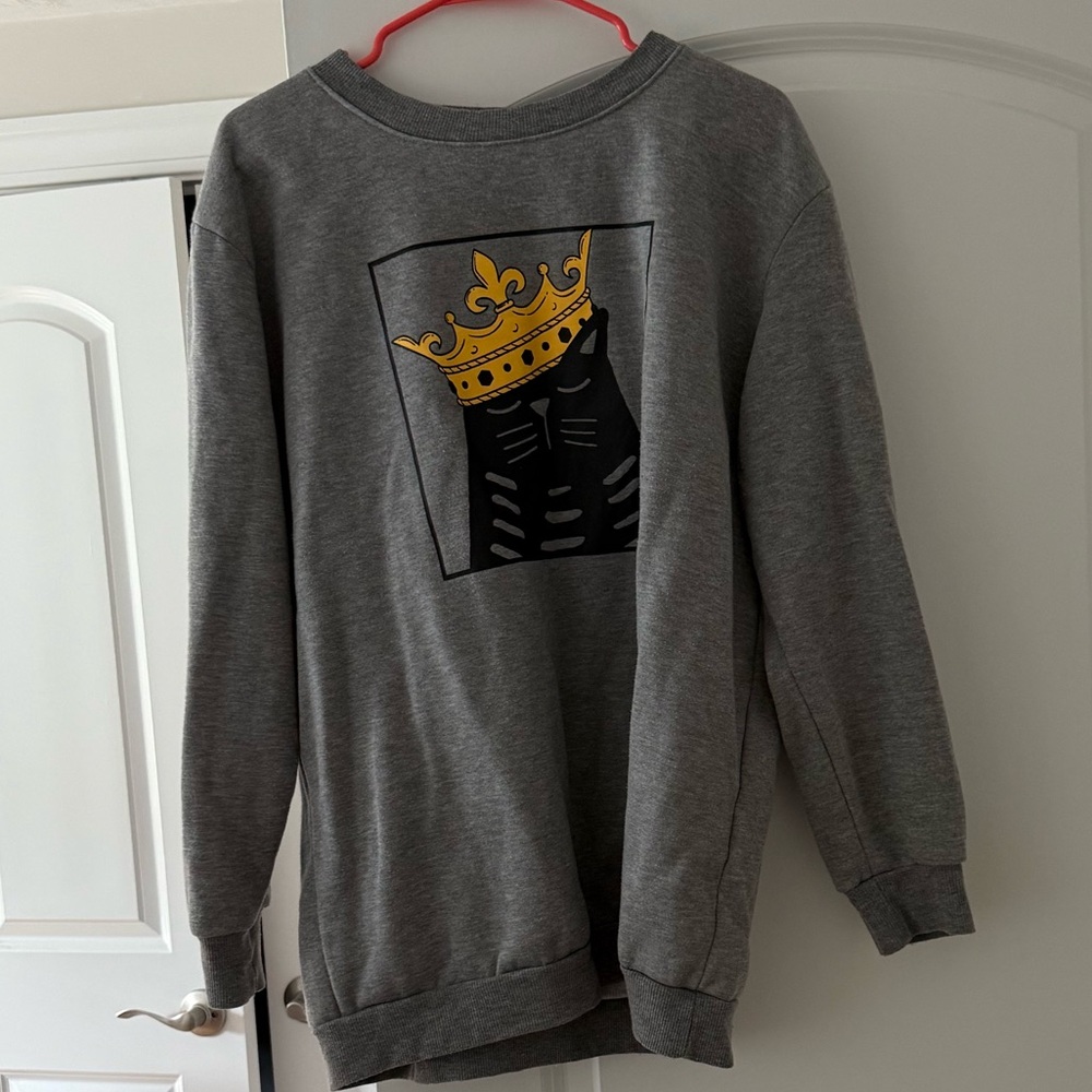 Women’s grey cat crew neck sweatshirt